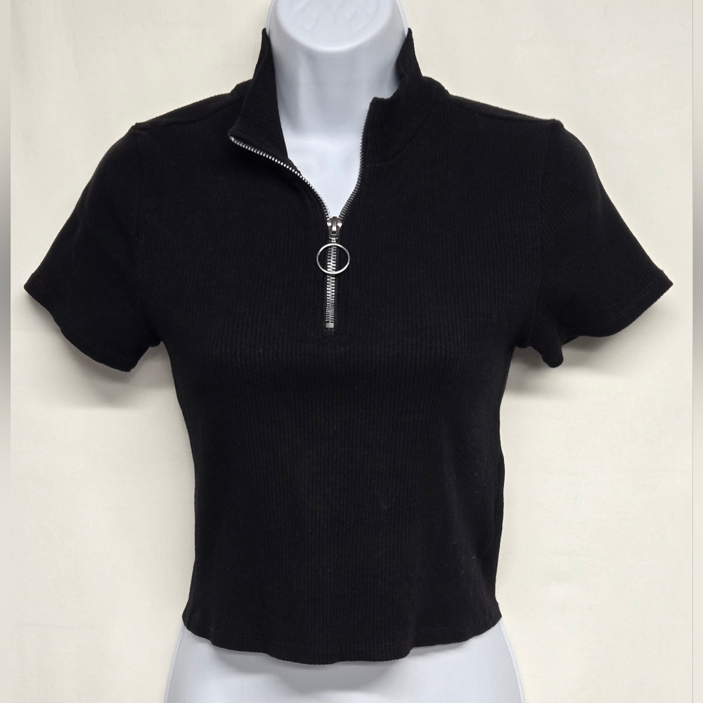 Denim Lab Black Ribbed Short Sleeve Cropped Top Henley Style Zipper Front